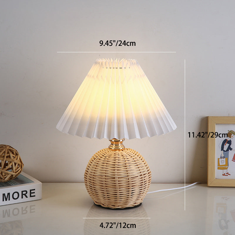 Lampada da Tavolo LED a Pallone Conico Pieghettato in Rattan Nordico Contemporaneo per Camera da Letto