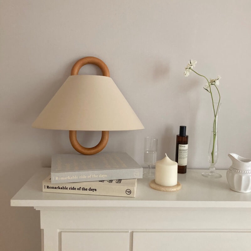 Applique moderna originale in legno massello plissettato a semicerchio con 1 luce