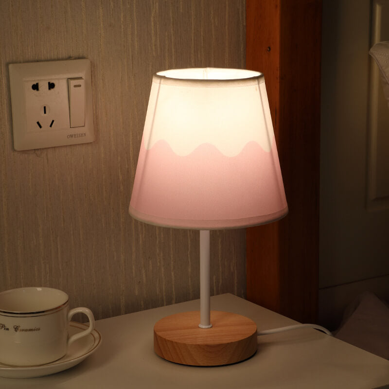 Lampada da Tavolo LED a Cono in Tessuto di Legno Massello Nordico Contemporaneo per Soggiorno e Camera da Letto