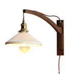 Applique da parete a 1 luce retrattile in vetro bianco a strisce nordiche con noce