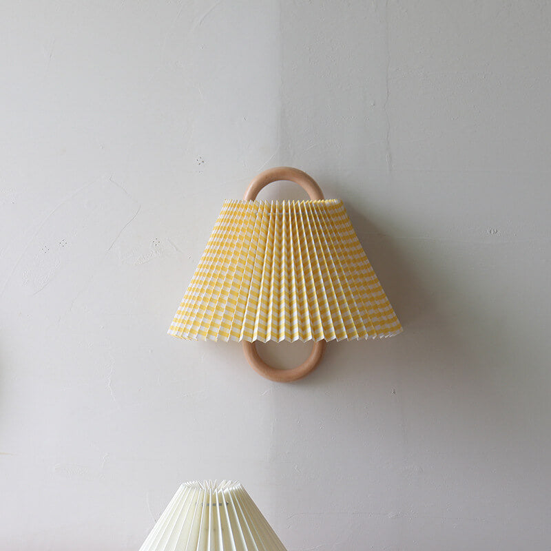 Applique moderna originale in legno massello plissettato a semicerchio con 1 luce