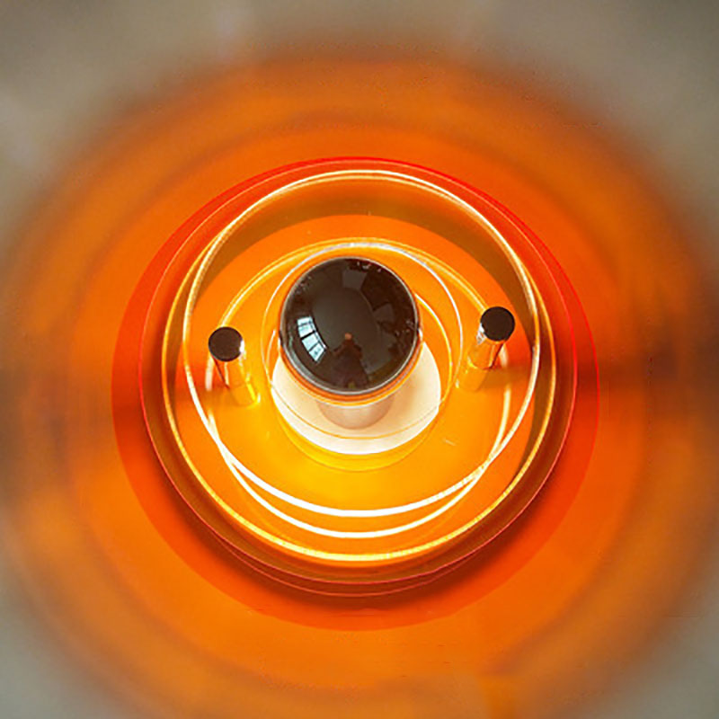 Applique da parete a forma di disco volante in ferro e acrilico colorato contemporaneo per sala di intrattenimento con 1 luce
