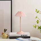 Lampada da Tavolo Conica Plissettata Ricaricabile in Ferro Scandinava Contemporanea da 1 Luce per Comodino