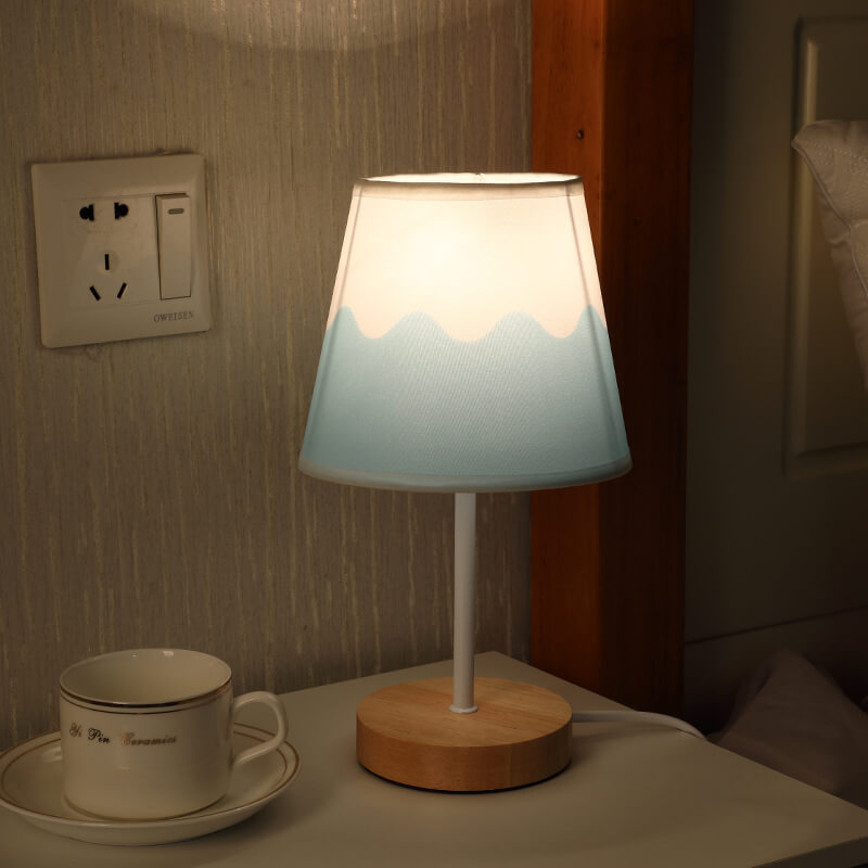 Lampada da Tavolo LED a Cono in Tessuto di Legno Massello Nordico Contemporaneo per Soggiorno e Camera da Letto