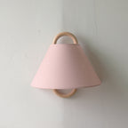 Applique moderna originale in legno massello plissettato a semicerchio con 1 luce