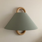 Applique moderna originale in legno massello plissettato a semicerchio con 1 luce