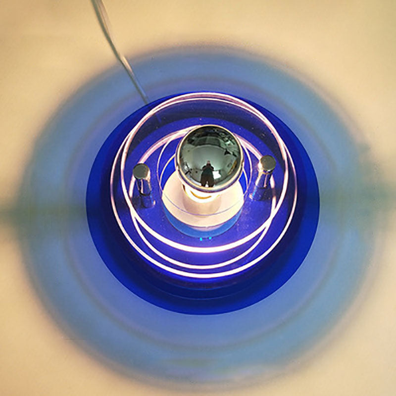 Applique da parete a forma di disco volante in ferro e acrilico colorato contemporaneo per sala di intrattenimento con 1 luce