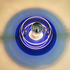 Applique da parete a forma di disco volante in ferro e acrilico colorato contemporaneo per sala di intrattenimento con 1 luce