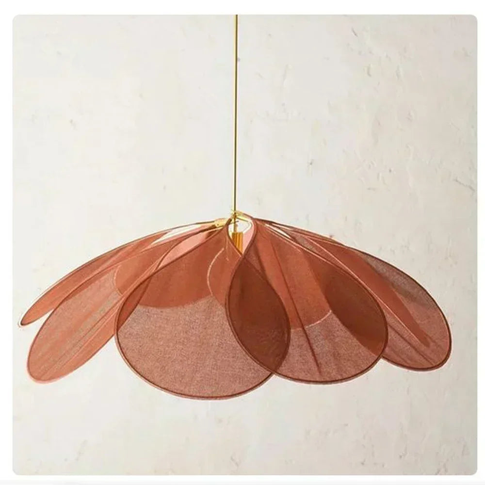 LumaFlora Petal Light – Lampada a Sospensione in Tessuto Artistico con Petali Colorati