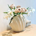 Vaso in Ceramica a Forma di Conchiglia