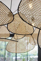 Lampadario in rattan e bambù dal design moderno