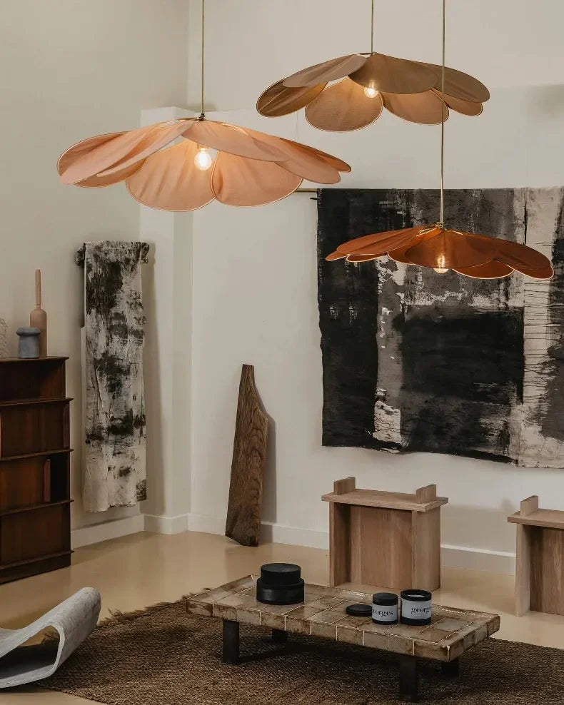 LumaFlora Petal Light – Lampada a Sospensione in Tessuto Artistico con Petali Colorati