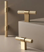 Maniglia T-Bar in Ottone Saanvi con Texture Rigata
