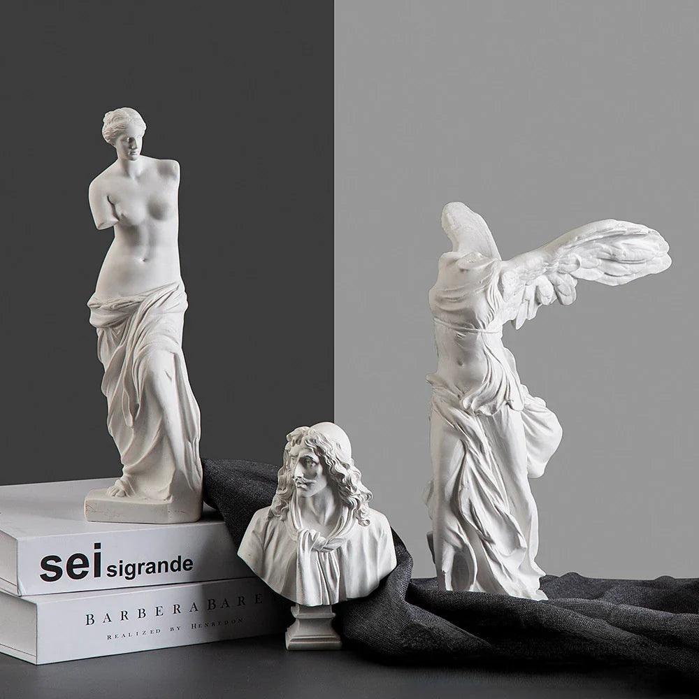 GoddessAura - Statua ispirata alla Grecia maestosa per forza ed eleganza