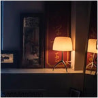LumiereGlow Bauhaus Lampada da Tavolo a Tre Piedi