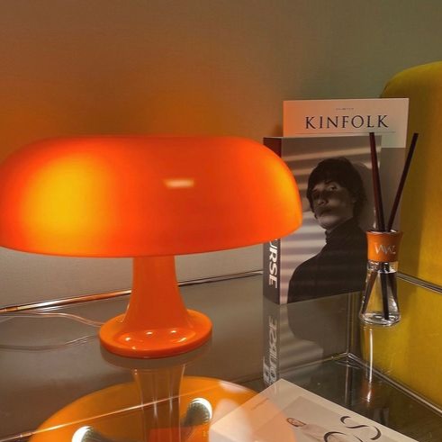 Lampada da tavolo a forma di fungo in stile scandinavo