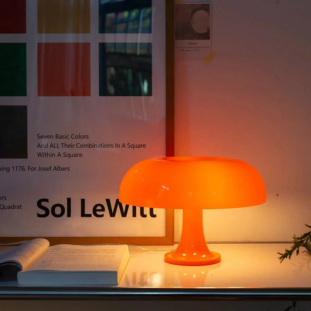 Lampada da tavolo a forma di fungo in stile scandinavo