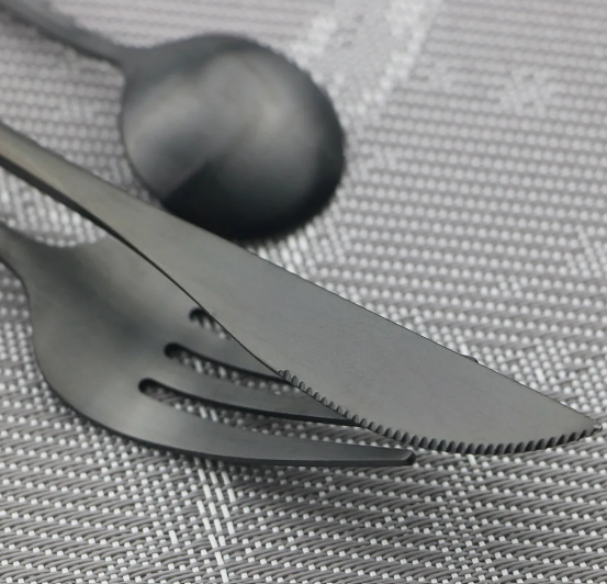 Set di Posate Minimalista – Set in Acciaio Inossidabile da 36 Pezzi per Ogni Occasione