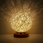 TwineGlow Light - Moderna lampada da tavolo in rattan ricaricabile USB