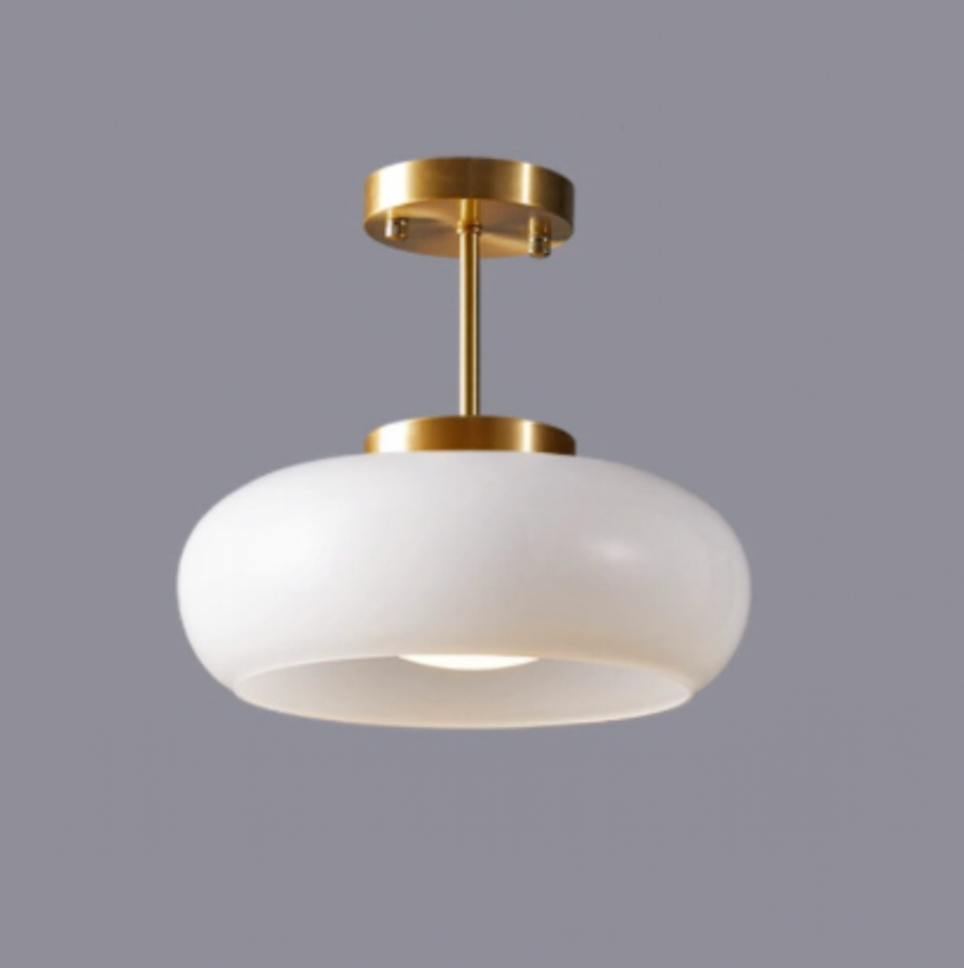 Lampada da soffitto in vetro con paralume arrotondato e stelo in metallo