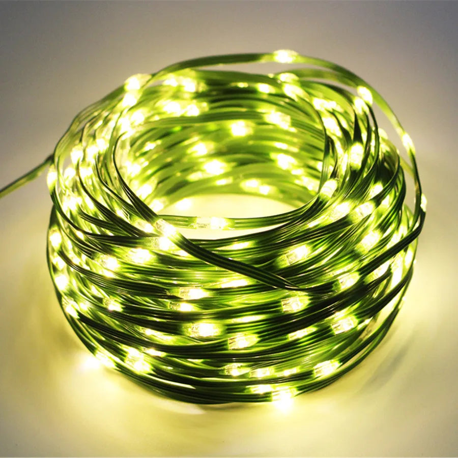 Illuminazione Natalizia a LED Impermeabile per Esterni – Catena Luminosa per Giardino e Terrazzo