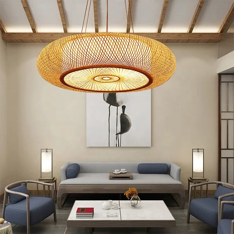 BambuLoom Grace: Lampada a Sospensione in Rattan e Bambù Fatta a Mano