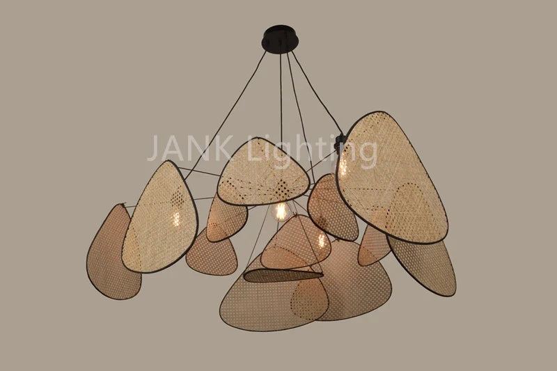 Lampadario in rattan e bambù dal design moderno