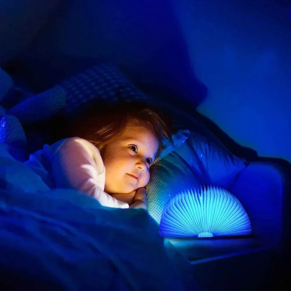 BookLight - Elegante lampada pieghevole per libri per un arredamento versatile