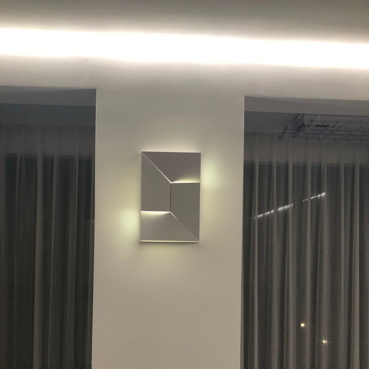 Applique Grand Sconce Shadows