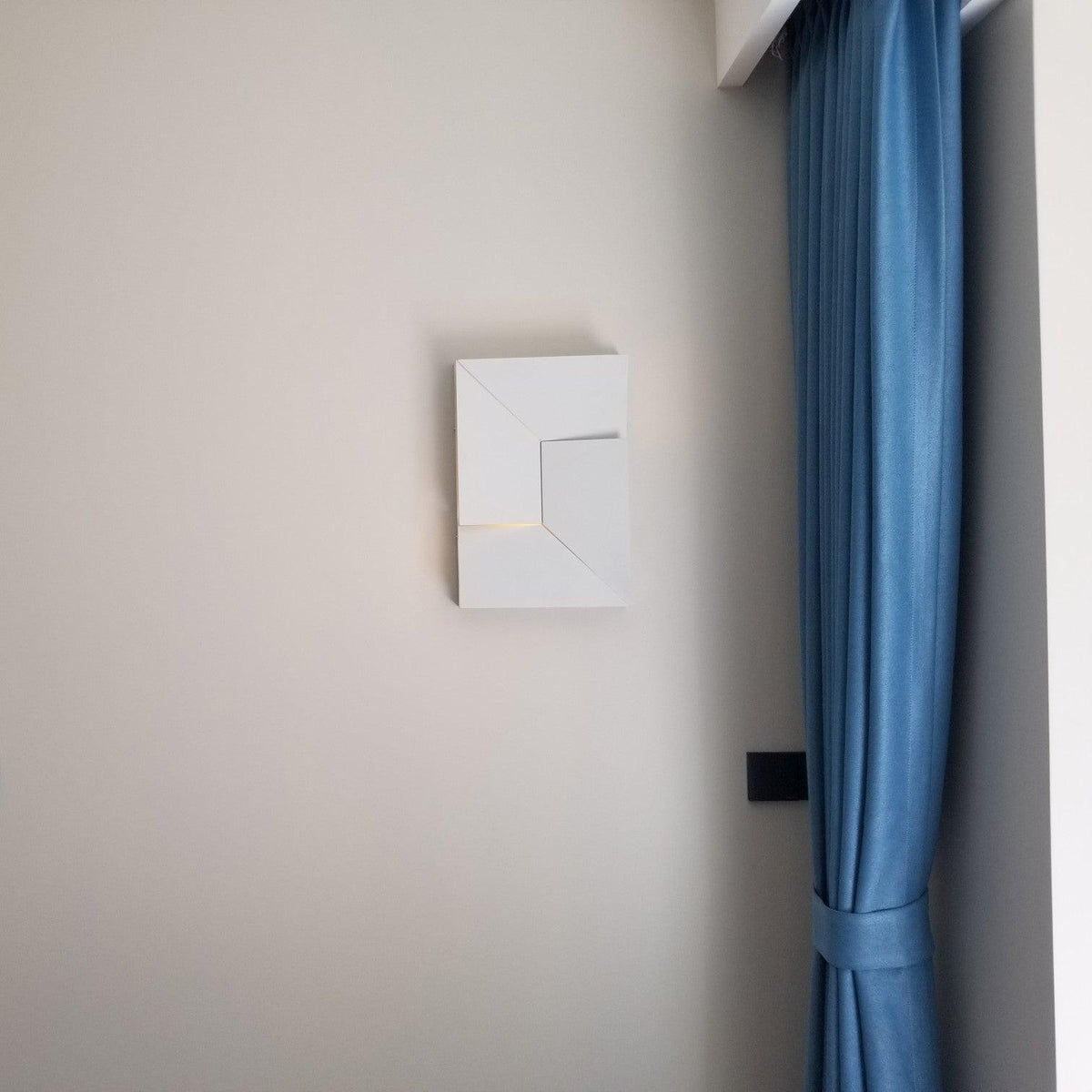 Applique Grand Sconce Shadows