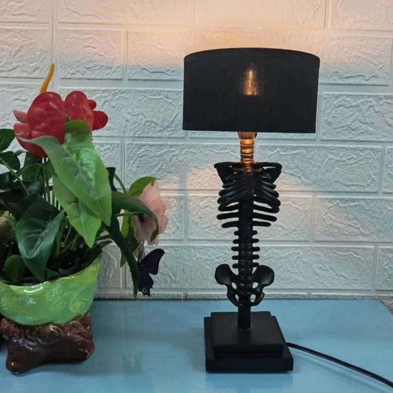 Lampada da Tavolo Gotica Scheletro | Design Artistico Fatti a Mano