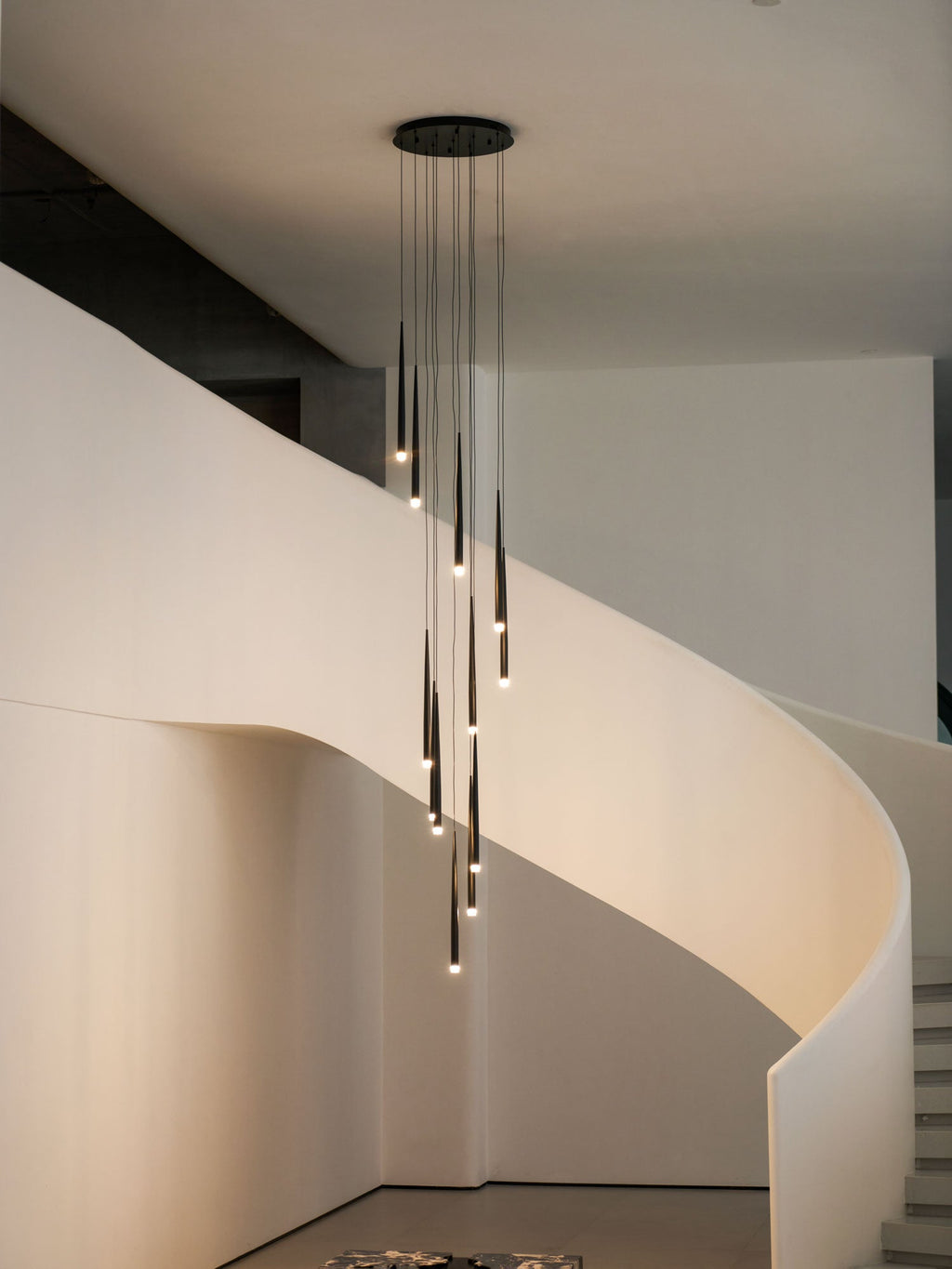 Lampadario a cono sottile