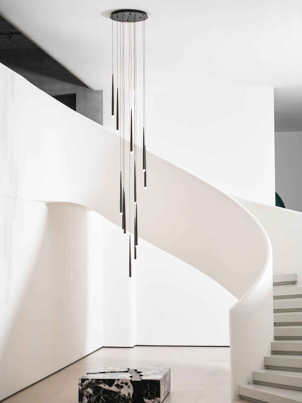 Lampadario a cono sottile