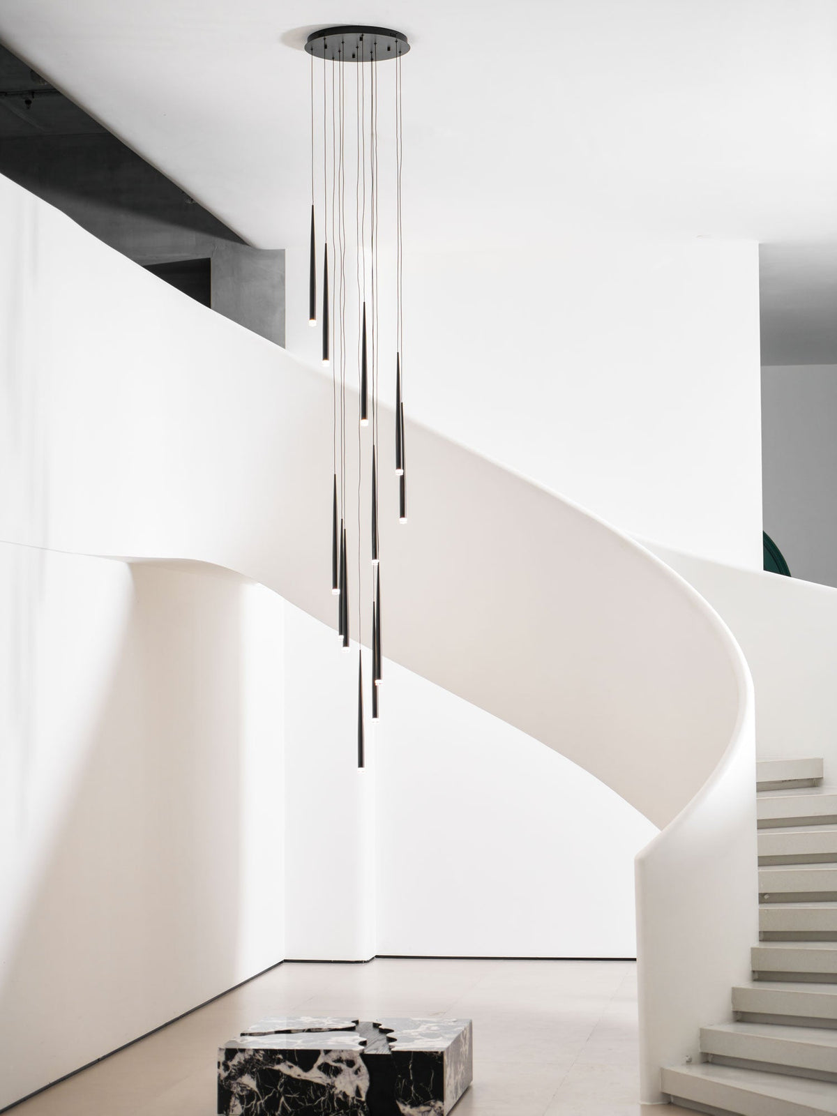 Lampadario a cono sottile