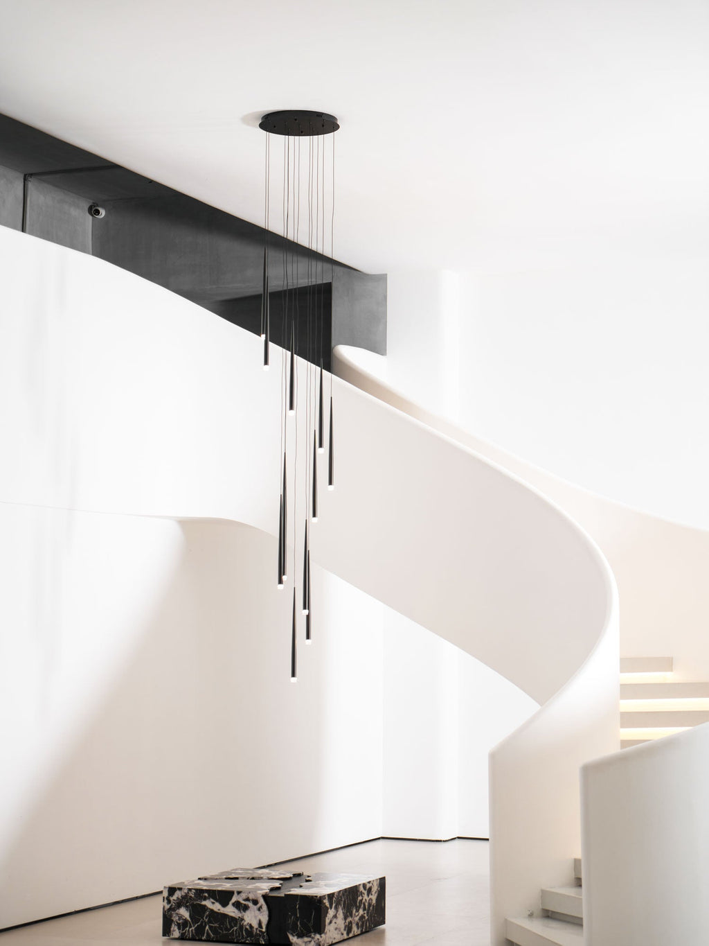 Lampadario a cono sottile