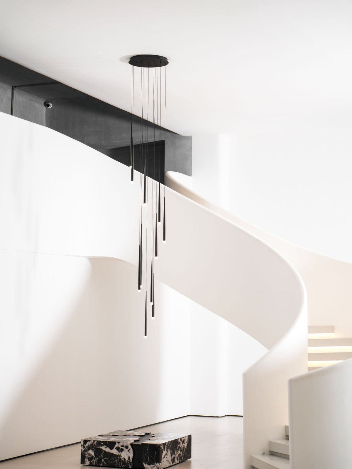 Lampadario a cono sottile
