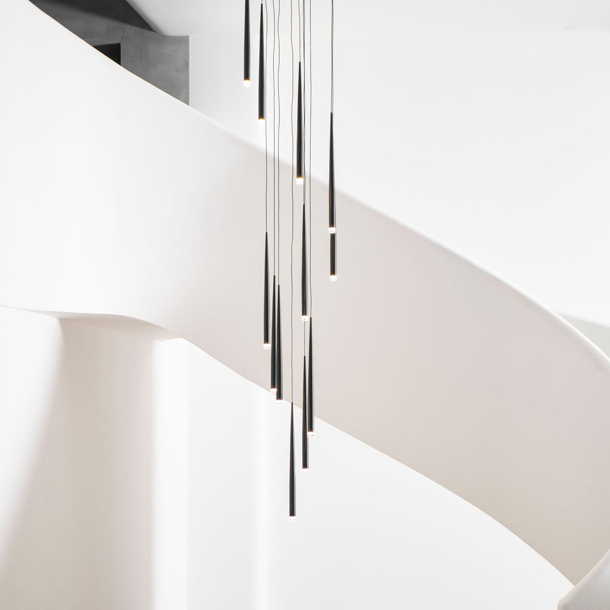 Lampadario a cono sottile