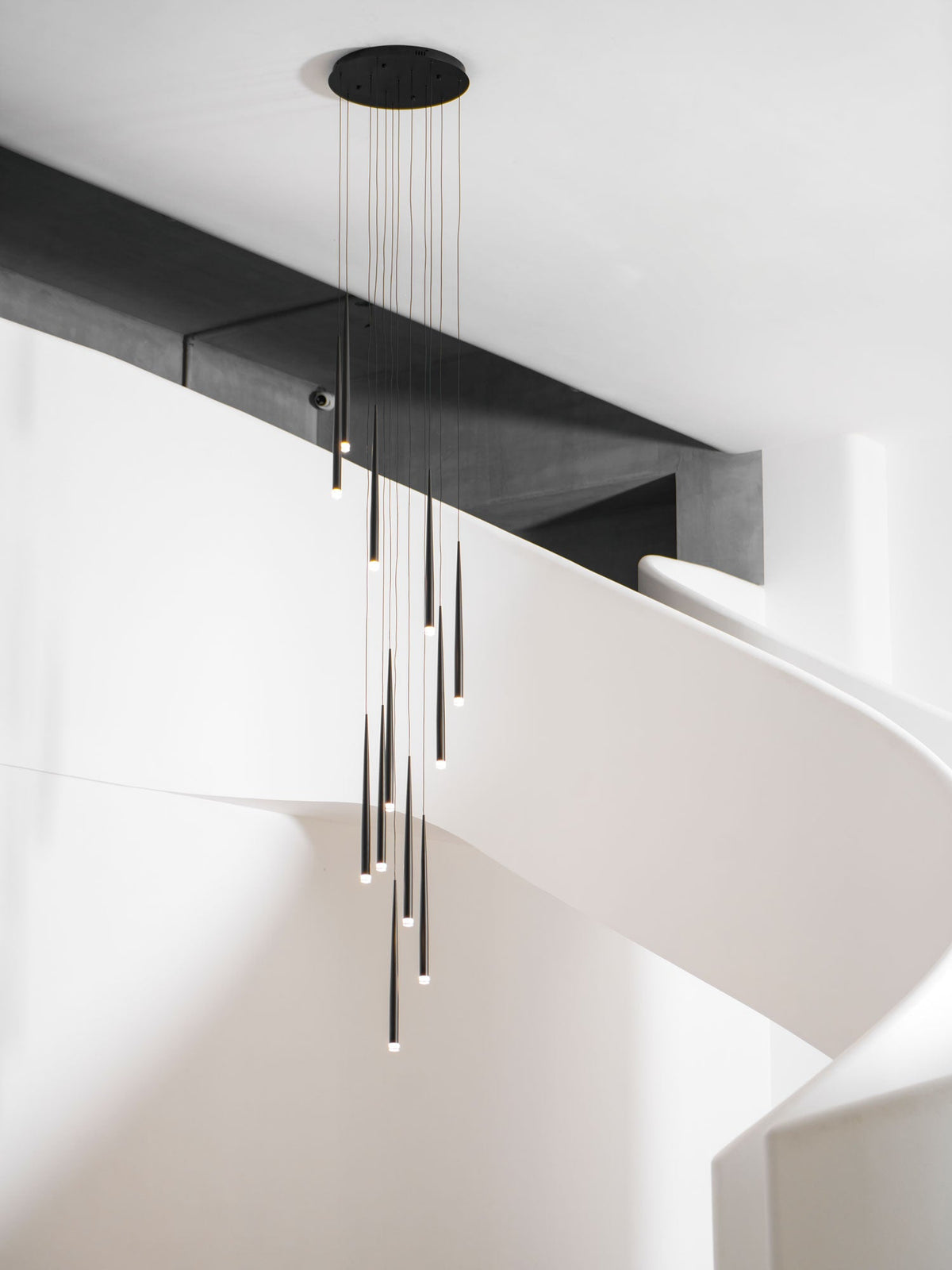 Lampadario a cono sottile