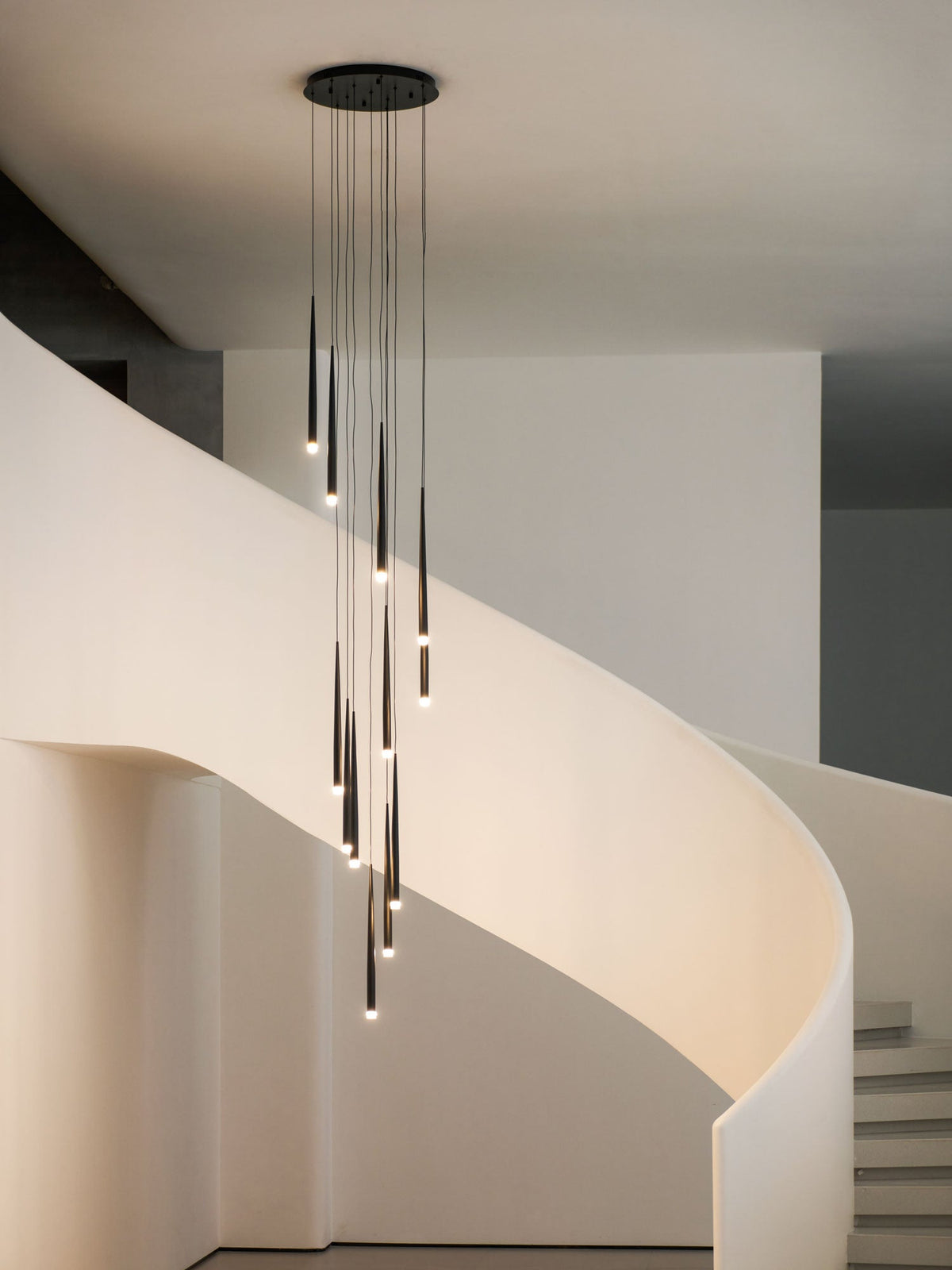 Lampadario a cono sottile