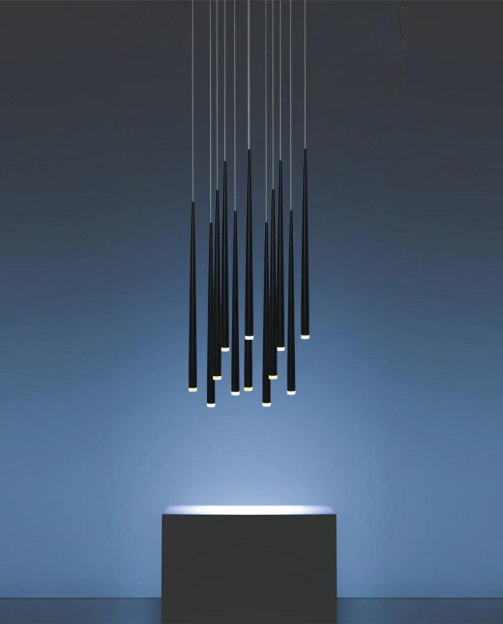Lampadario a cono sottile