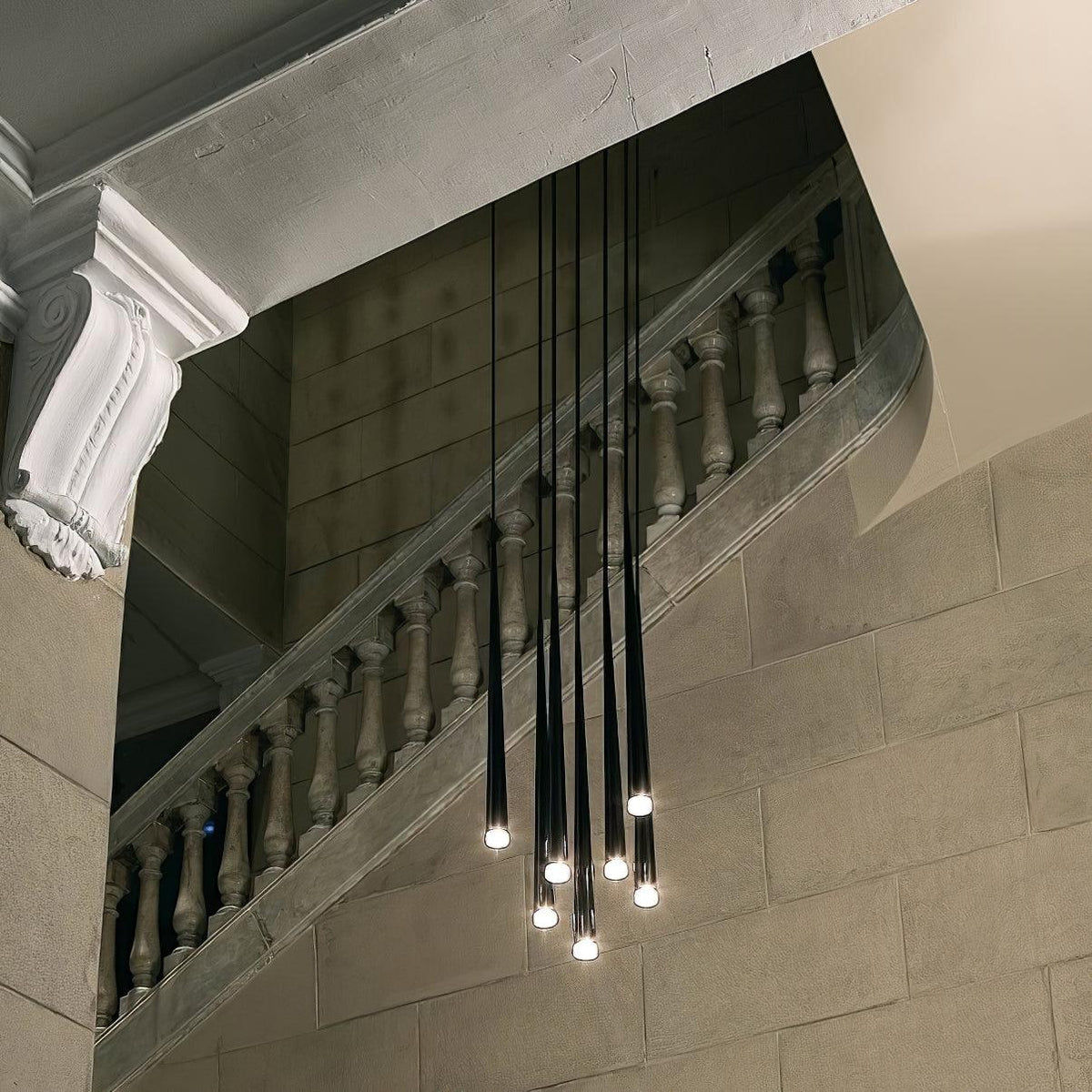 Lampadario a cono sottile