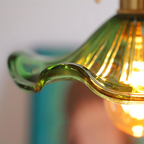 Lampada Elegante con Fiore di Ibisco
