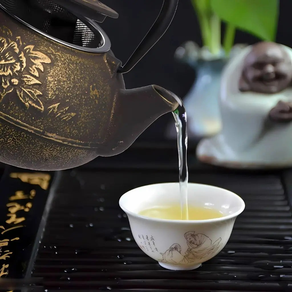Teiera in Ghisa Giapponese Iwachu – Kettle per Tè Fatta a Mano