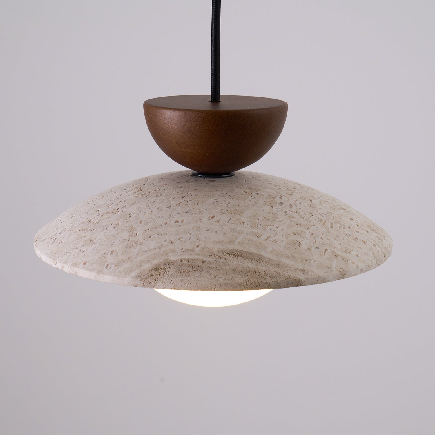 Lampade a sospensione Cleo in Travertino