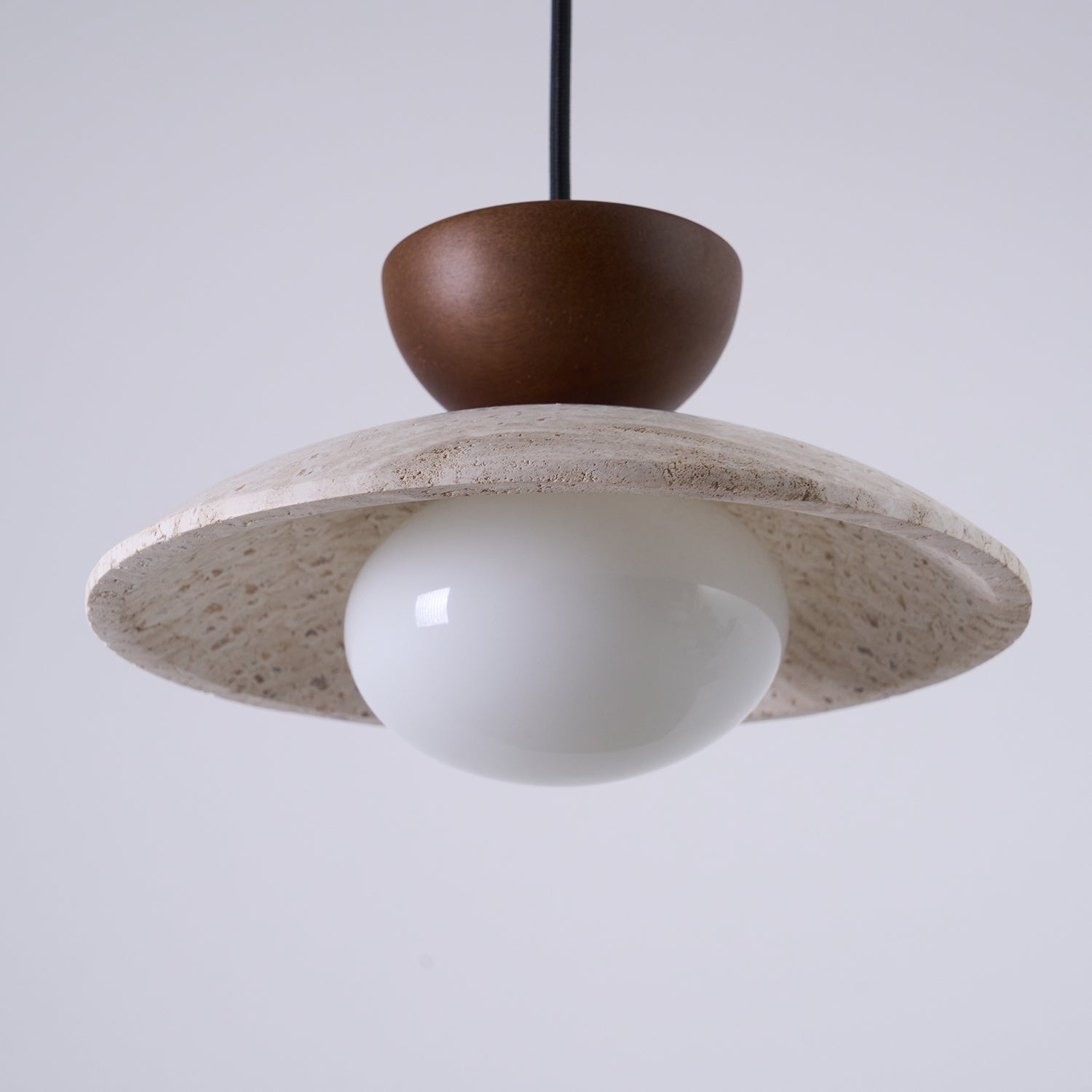 Lampade a sospensione Cleo in Travertino