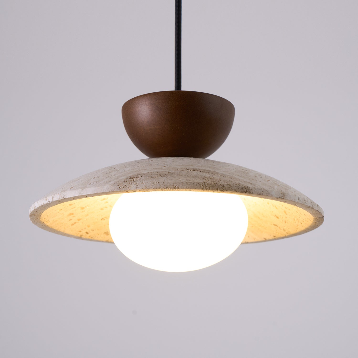 Lampade a sospensione Cleo in Travertino