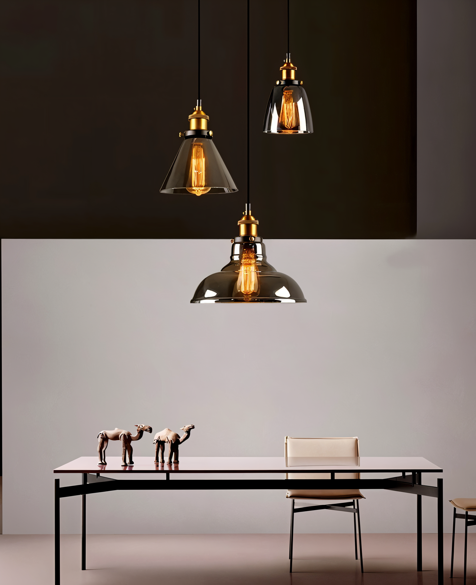 Lampada a sospensione in vetro colorato con attacco in ottone