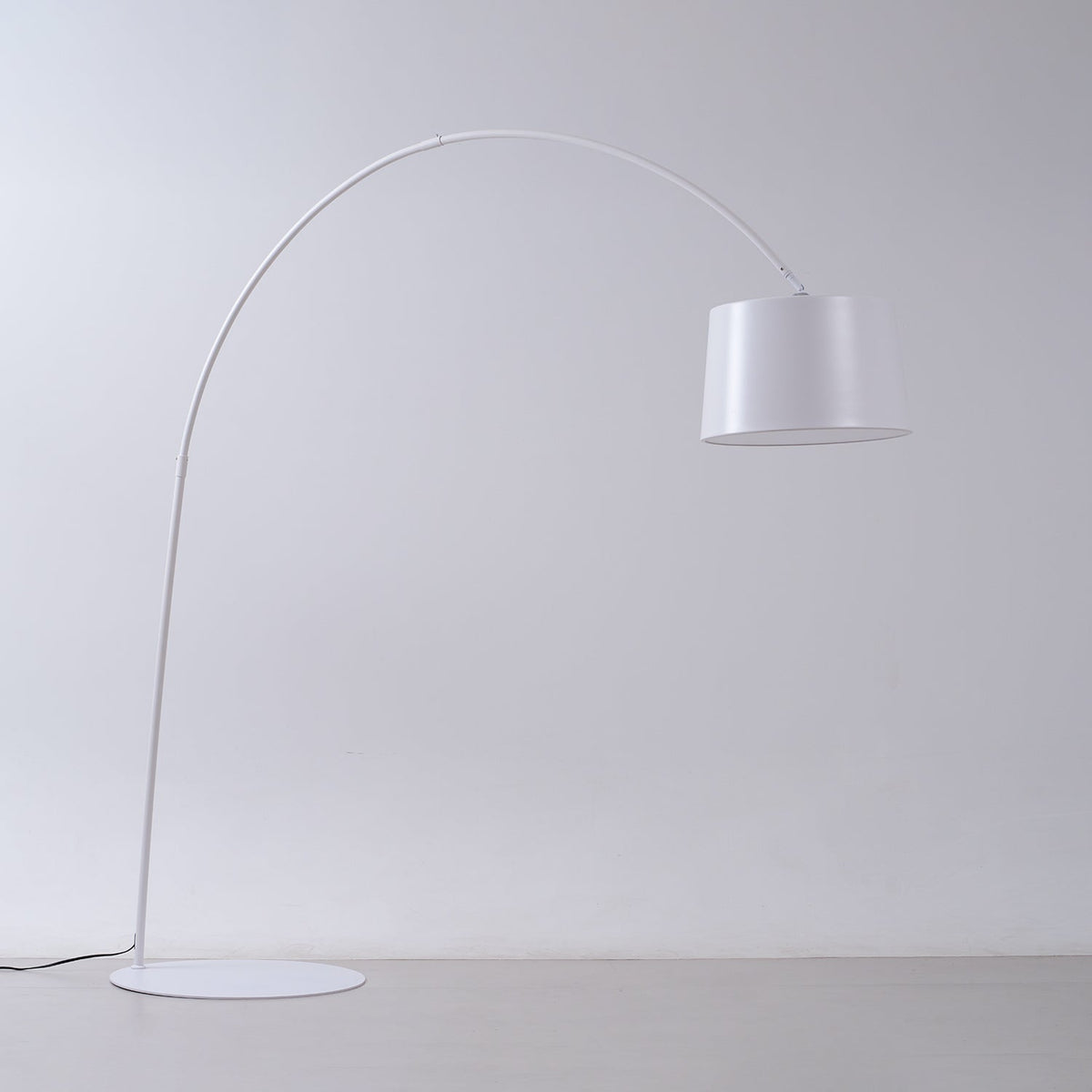 Lampada da Terra Willow Arc