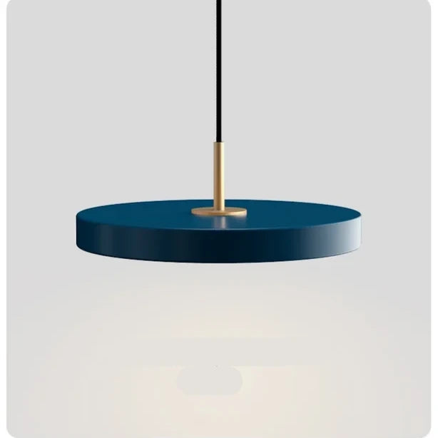 LumiHover - Moderna sospensione LED ispirata agli UFO per un'illuminazione interna elegante