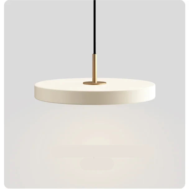 LumiHover - Moderna sospensione LED ispirata agli UFO per un'illuminazione interna elegante